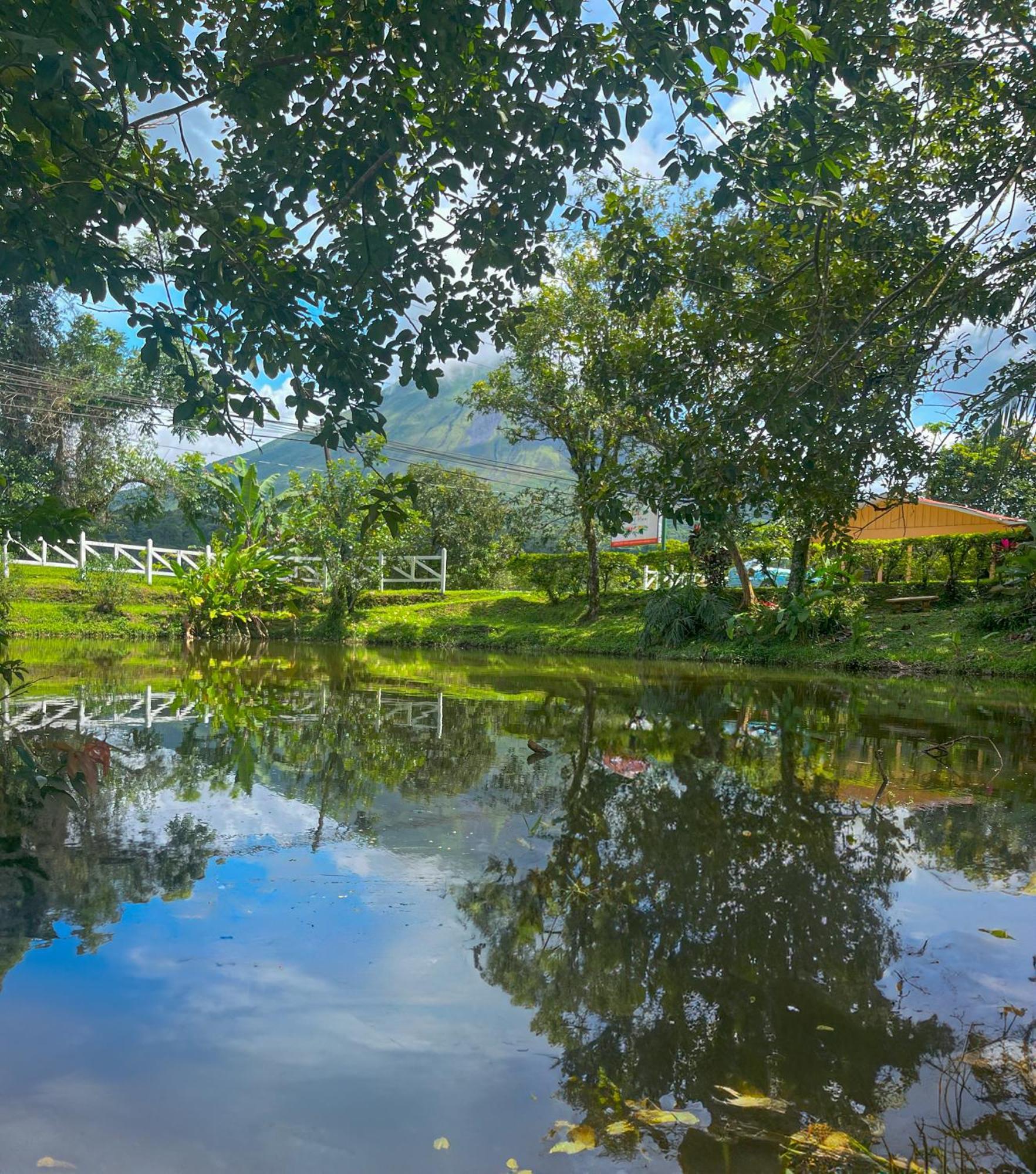 Arenal Roca Lodge La Fortuna Exterior foto